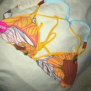 💕SALE🔥 NWT MAAJI REVERSE YELLOW TROPICAL TOP